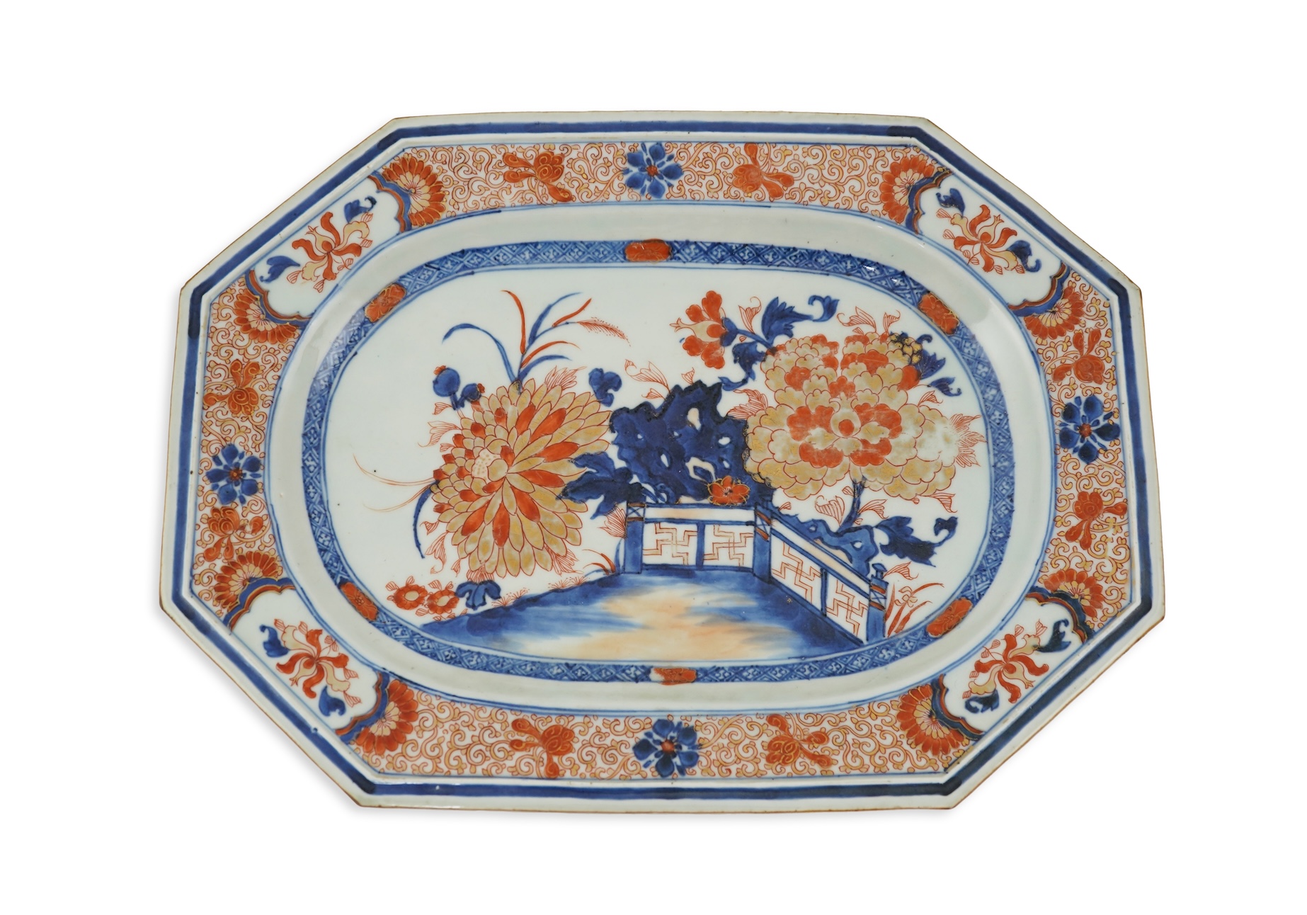 A Chinese export Imari canted rectangular serving dish, early 18th century